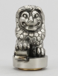 Sigill
Firma Svenskt Tenn
Art.Nr. 1930-565
